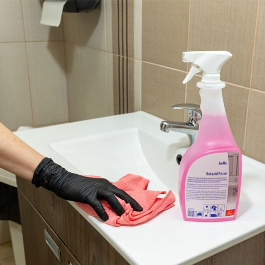 Sredstvo za čišćenje i održavanje sanitarija i uklanjanje kamenca Betazid Rosso - 10 litara